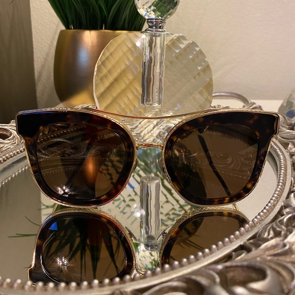 Bottega Veneta Sunglasses 😎 - Picture 4 of 10